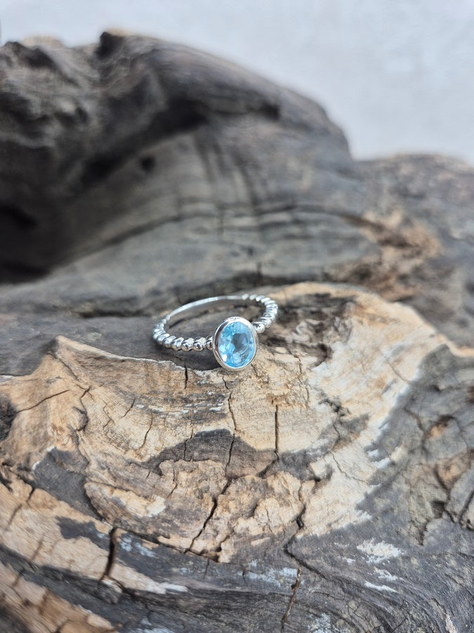 Bague en topaze bleue