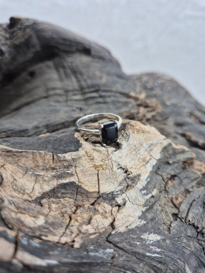 Bague spinelle noire