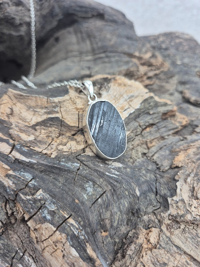 Pendentif tourmaline noire brute