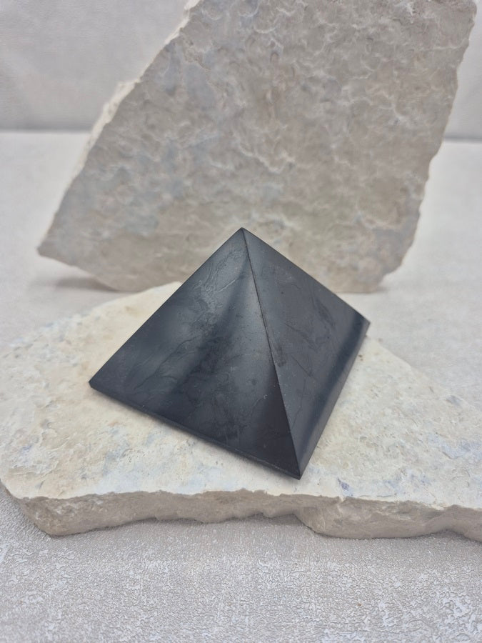 Pyramide en Shungite