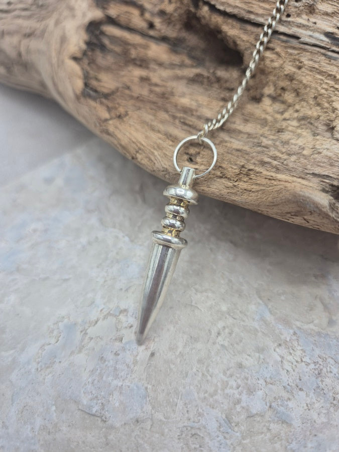 Pendule égyptien métal