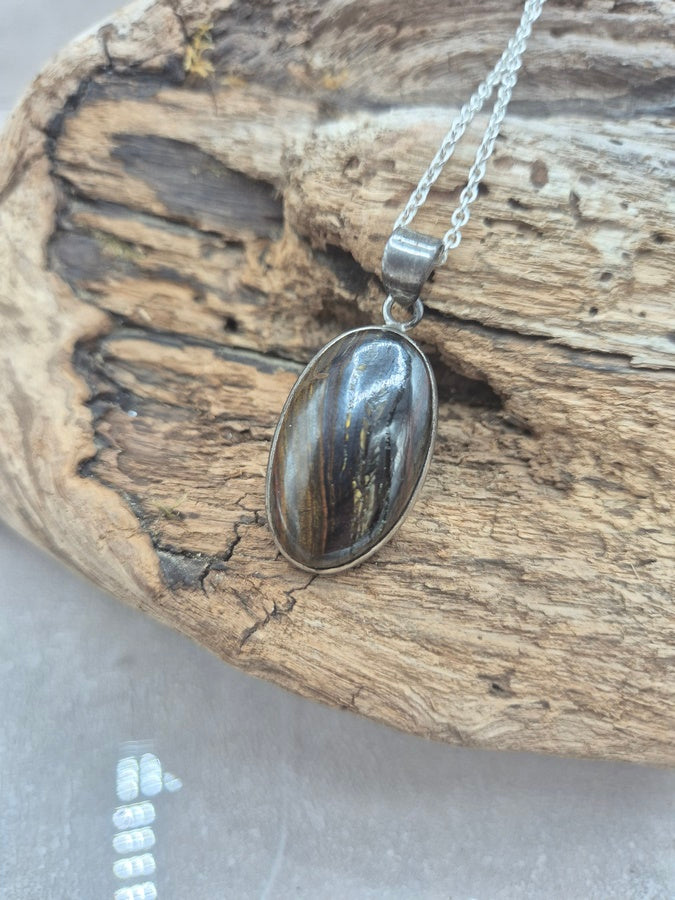 Pendentif en oeil de fer