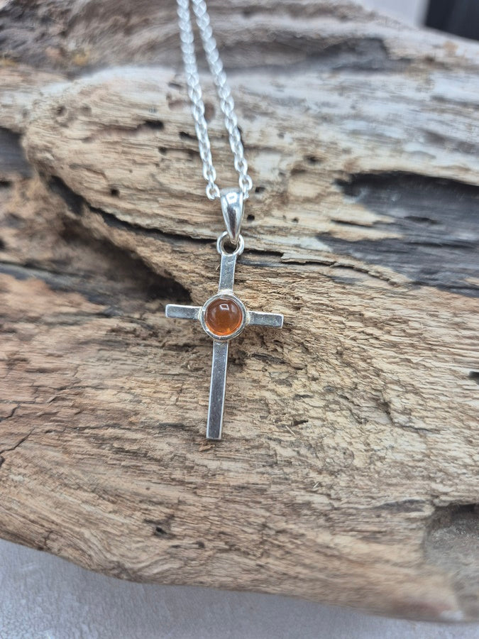 Pendentif croix ambre