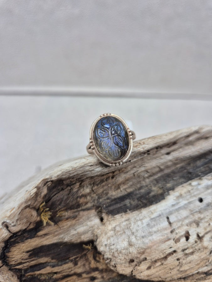 BAGUE LABRADORITE GRAVEE