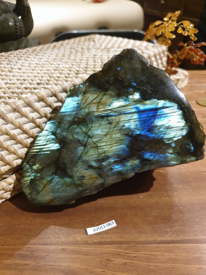 Forme libre une face polie labradorite