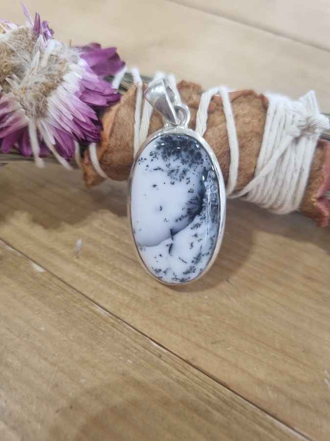 Pendentif merlinite